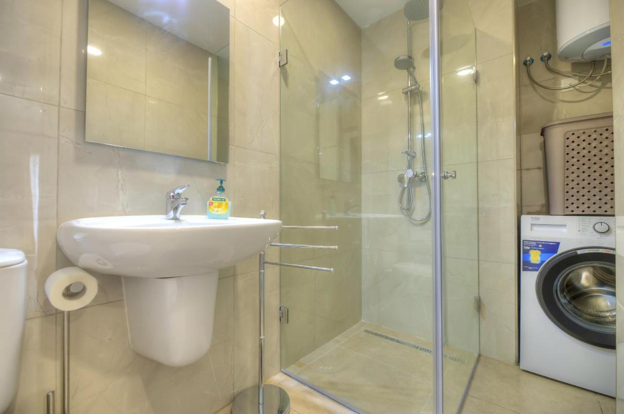 Brand New And Tastefully Furnished 2 Bedroom Apartment Ddif1-2 Gzira Exteriér fotografie